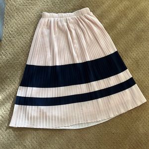 Zuiki light pink and navy blue pleated skirt.
